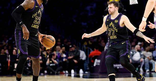 打勇士支招
全场单人盯死库里（阿门、奥科吉），并且要用身体。

剩下霸占篮下。