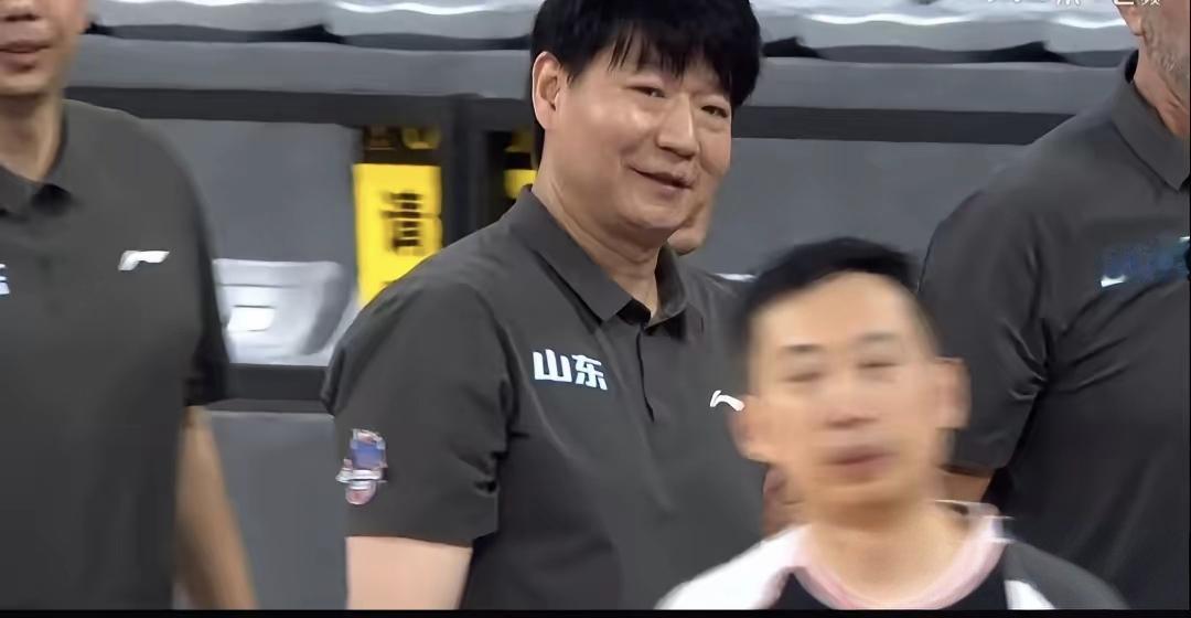 山东高速男篮新赛季新气象，人员变化很大，初次亮相季前赛令人有耳目一新的感觉。能在