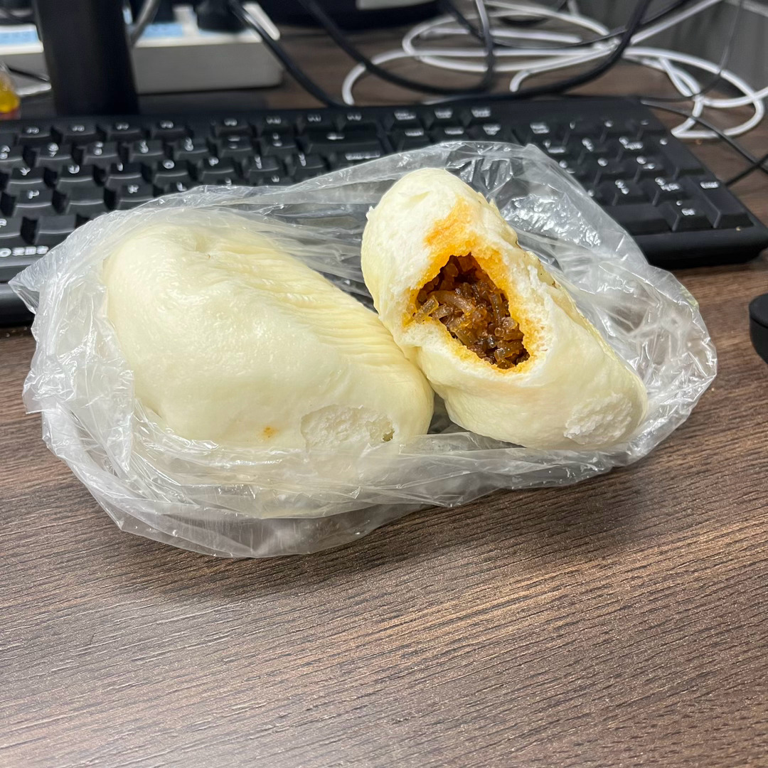 大A你已经让吃不起饭了，只能啃包子了，每天一打开就是暴击，太痛苦了