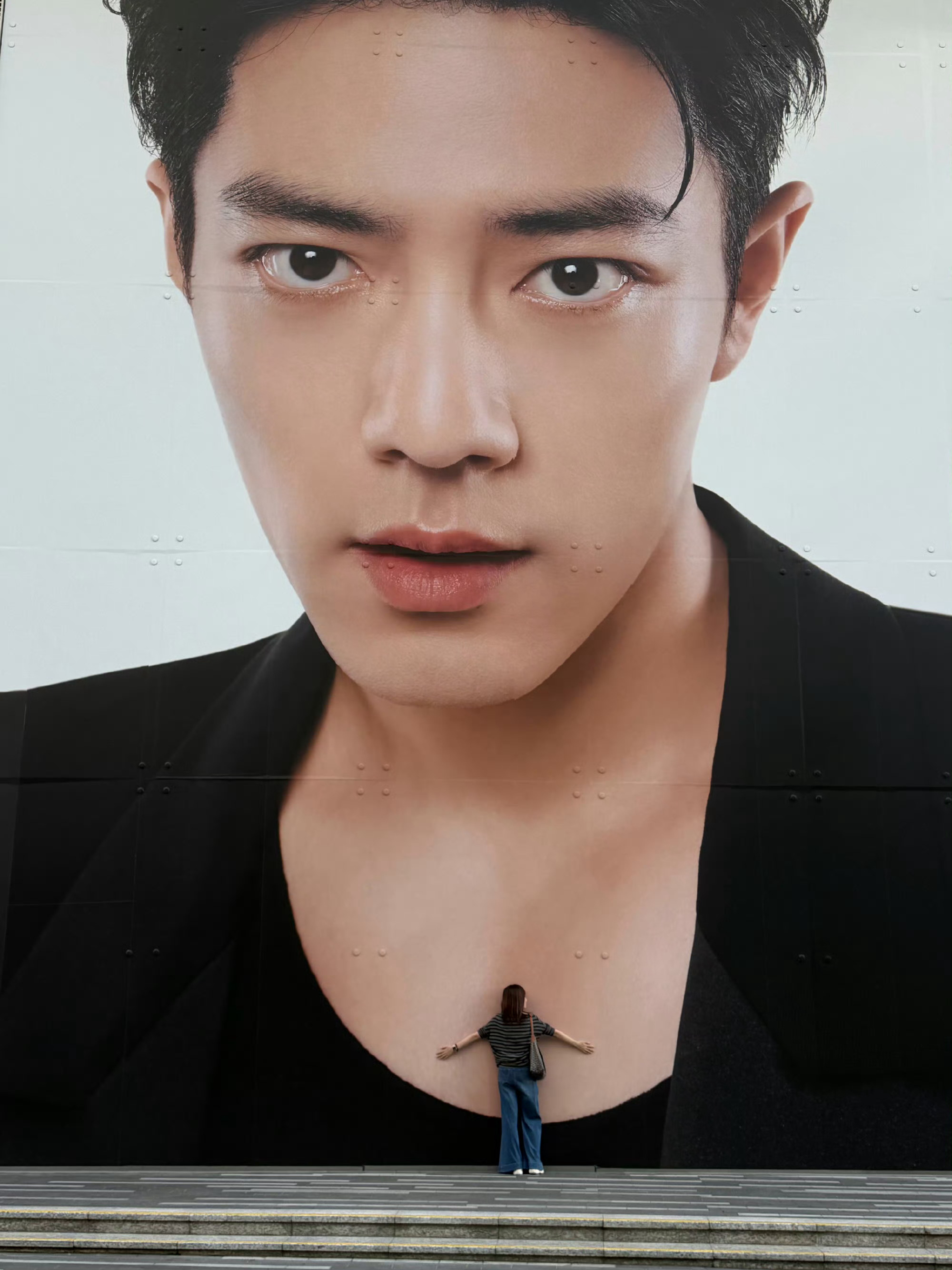 在肖战800米胸肌上醒来 哈哈哈哈哈哈哈笑死我了 赶紧把地址交出来，我要去沉浸式