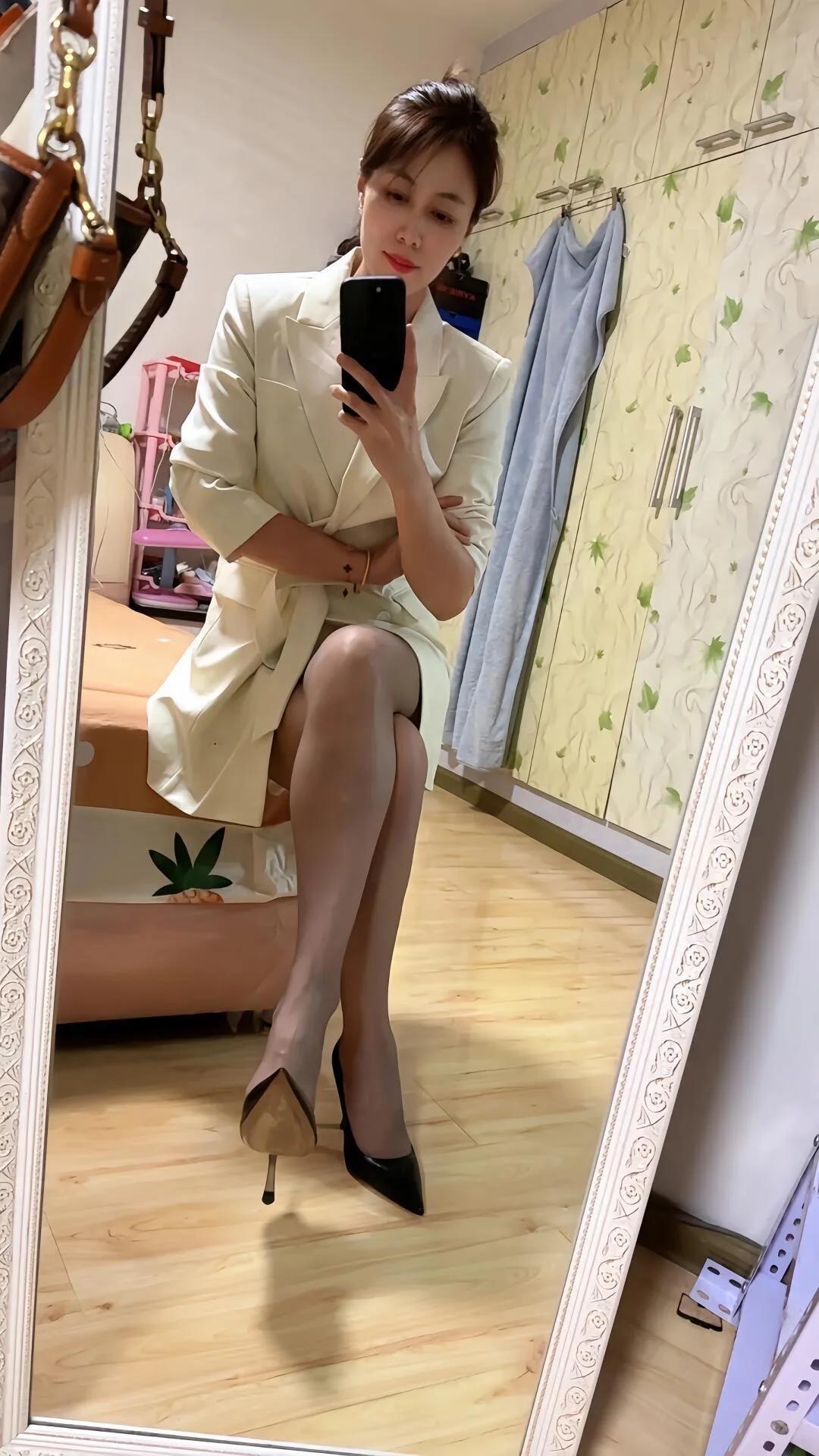 中年女性的黑丝搭配居家自拍女性最大的魅力是什么