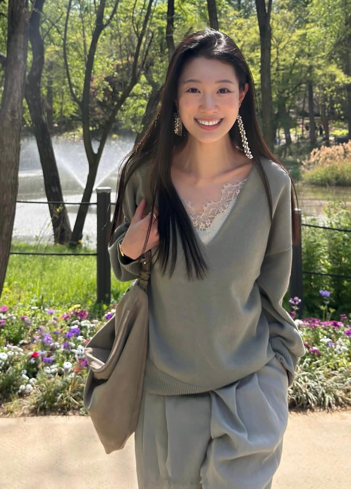 穿搭分享 连续更新第2807天韩国时尚女生日常搭配五一小长假第三天韩系穿搭超能新