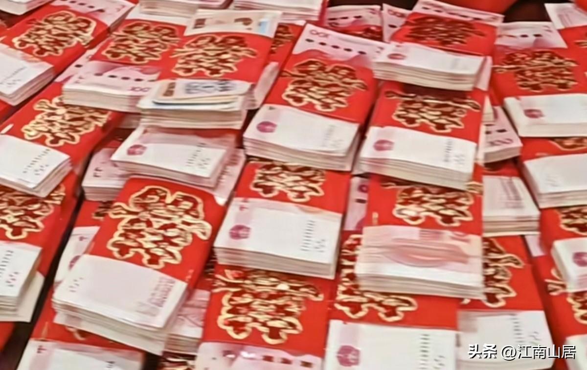 不明白，订婚宴，为什么要把彩礼钱摆出来！叫上关系亲近的双方亲朋好友，参加订婚仪式