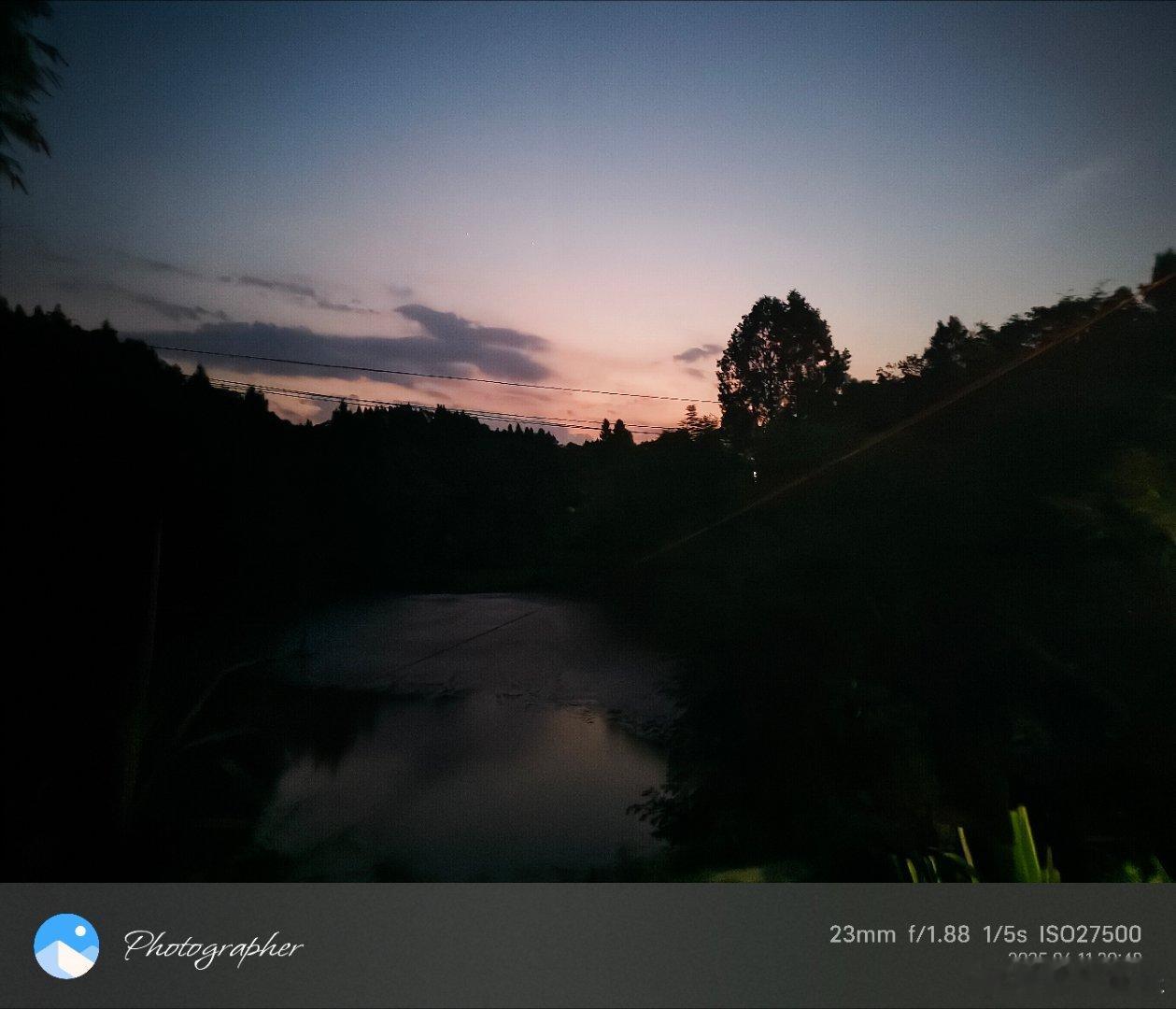 应是芒夏涨水天，阳骄月辣雨难见。​嫦娥蟾宫今不寒，玉兔如意下人间。 ​​​