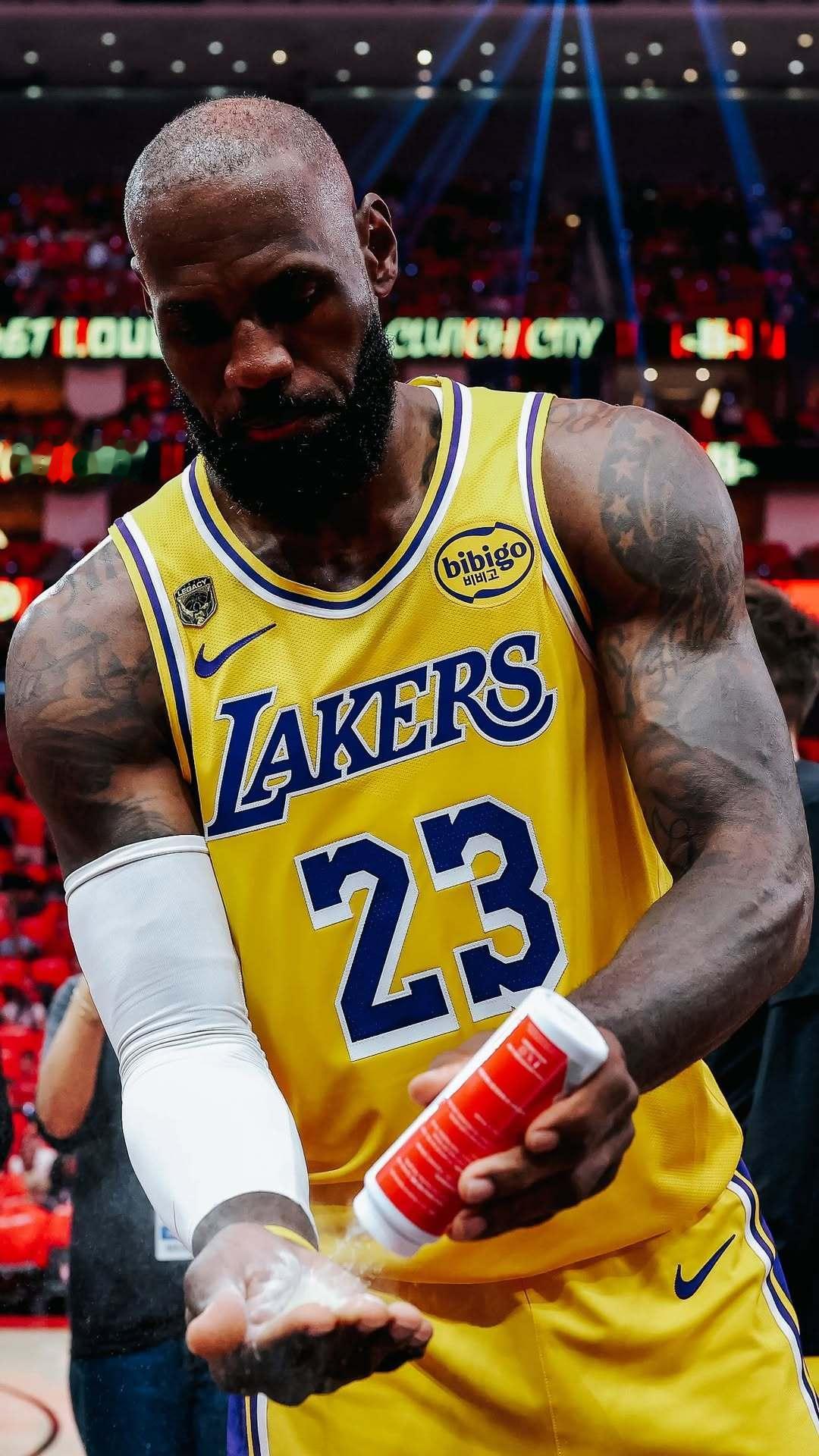 “永远不要低估他的承受能力”抛眉粉16:9比例图詹姆斯湖人vs火箭