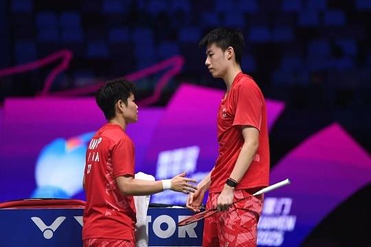 羽超联赛今晚18点冠亚军决赛!
辽宁极兔 对阵 厦门银行
五盘比赛对阵如下:
男