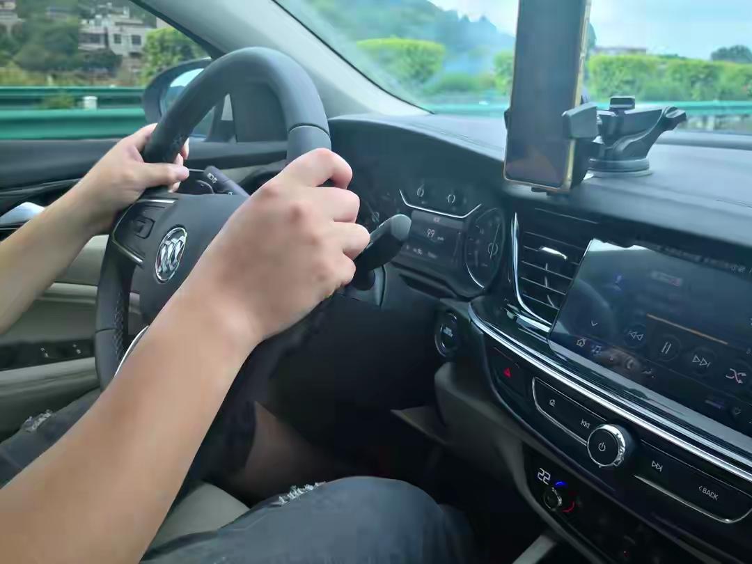 开车技术好有标准吗？这3点能做到，你就是老司机里的“高手”
 
1. 预判性驾驶