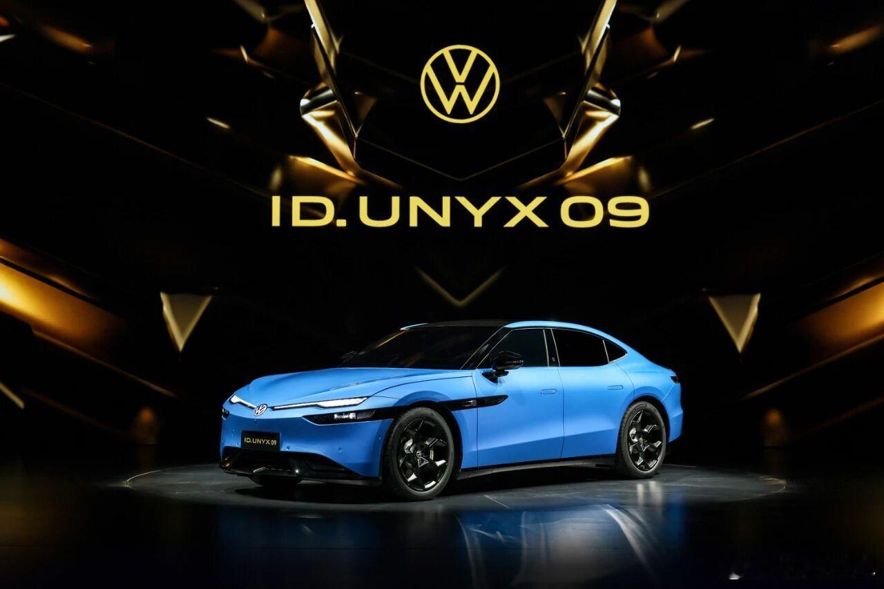 大众智能化转型不客气了，两大重磅新车首秀：ID. AURA T6，定位纯电中型S