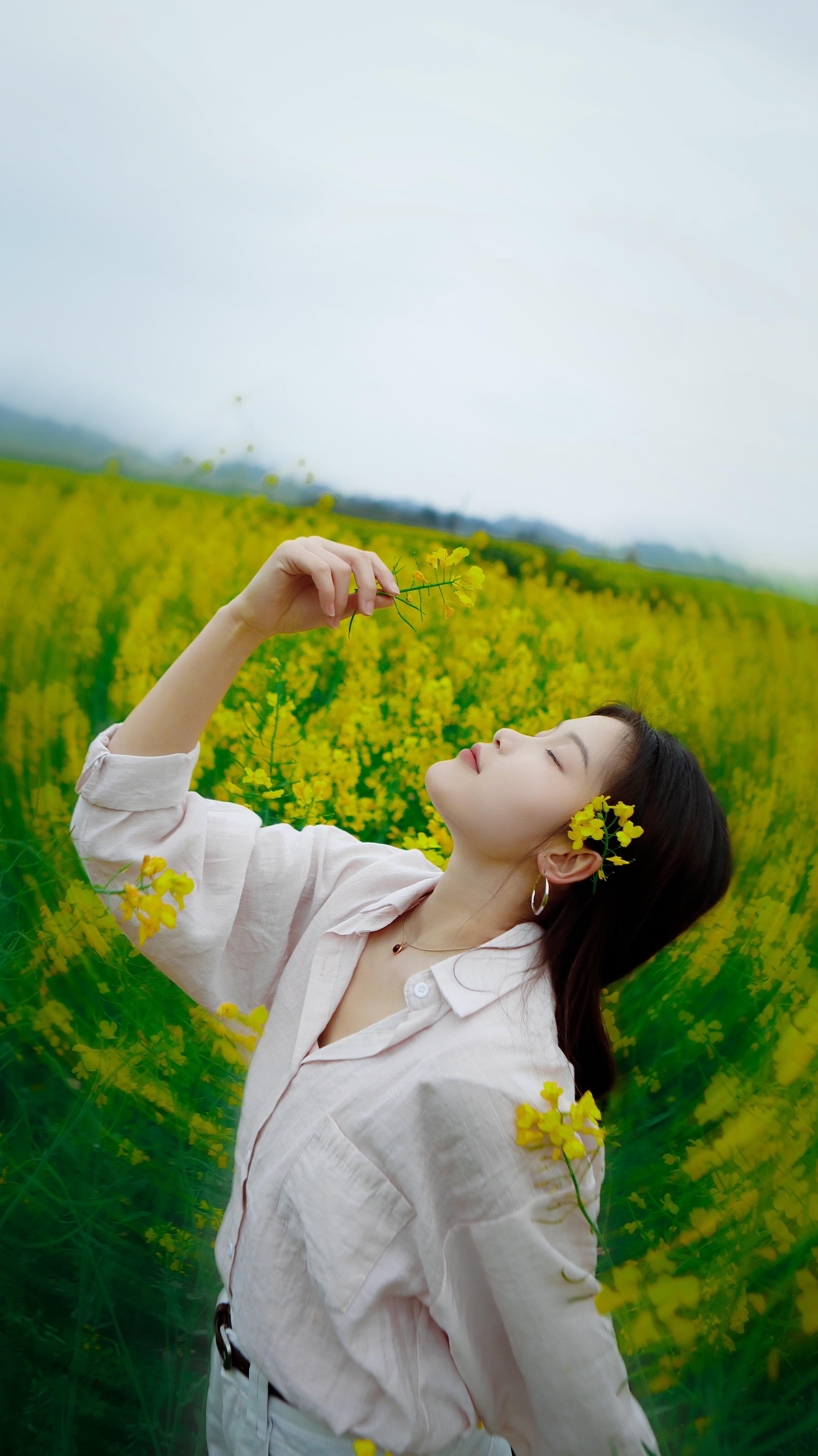免费约拍。油菜花氛围感写真