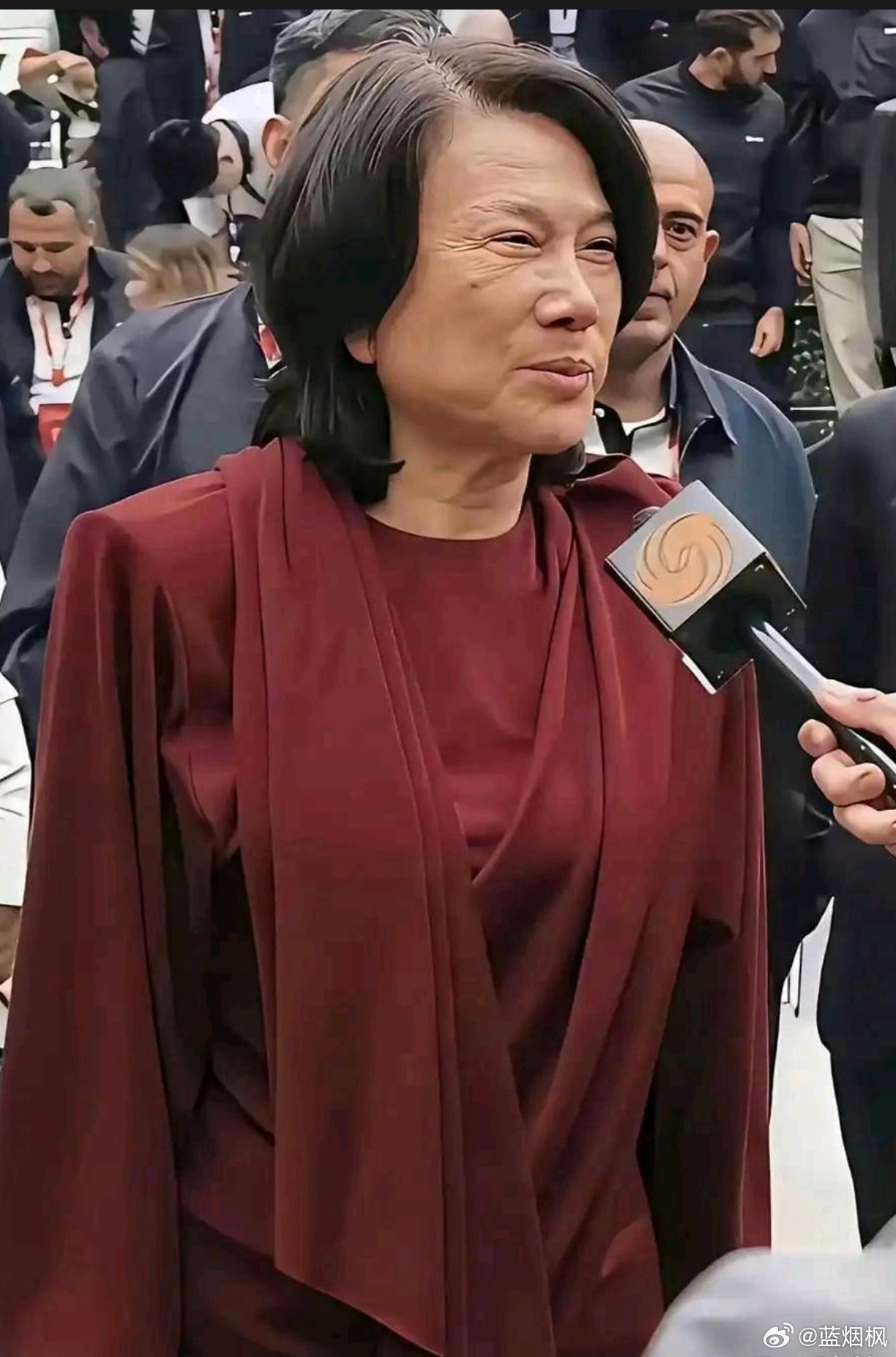 董明珠女士，关掉美颜后，这是她真实的状态。大家说说，七十多岁的人，这个状态怎么样