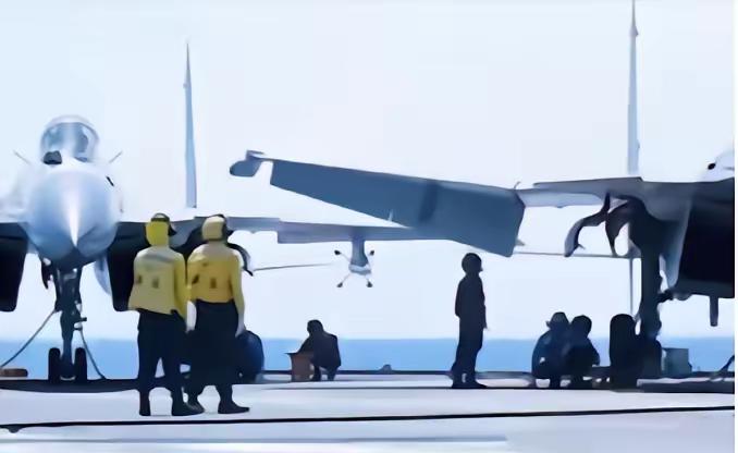 这两架被中国歼-15雷达照射的日本F-15战斗机驾驶员，在返回本国基地后，会是什