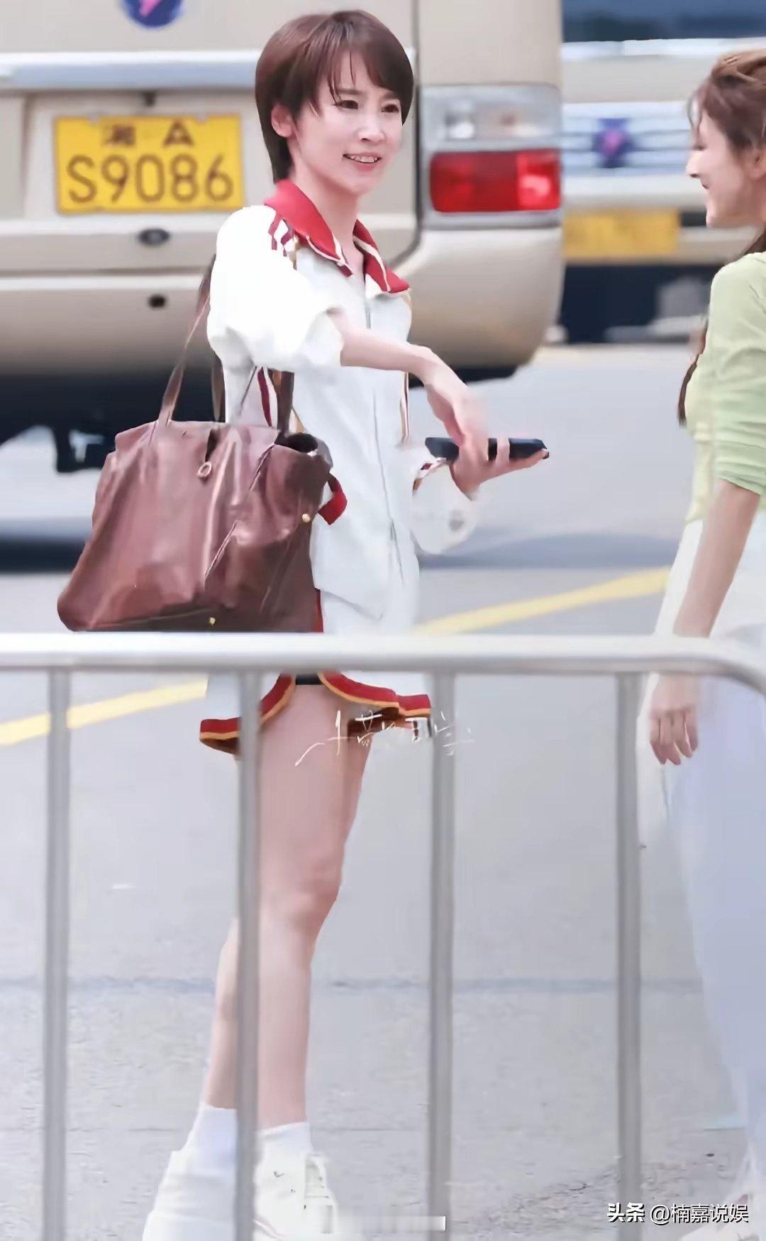 吴京太幸运了！老婆谢楠不打扮就算了，一打扮，真的又知性又明艳，这哥们吃的可真好。