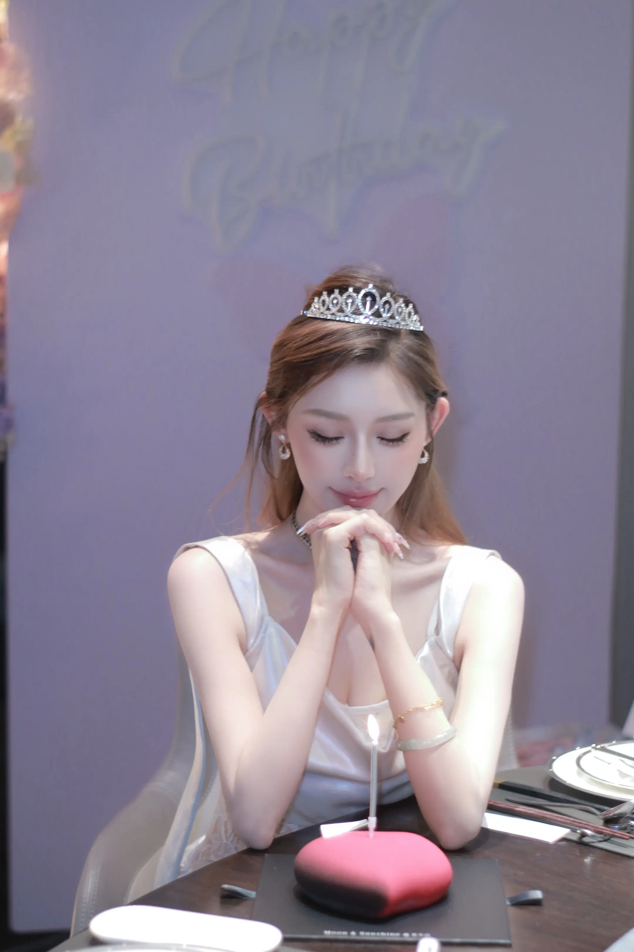 好的朋友和爱人都是礼物 我无数遍感激她们 她们给我很好的爱意和真诚 这...