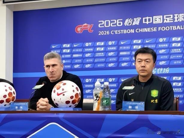 国安遗憾从青岛带回1分…在青岛的雨夜，在40分钟多打一人的情况下国安还是没能击败