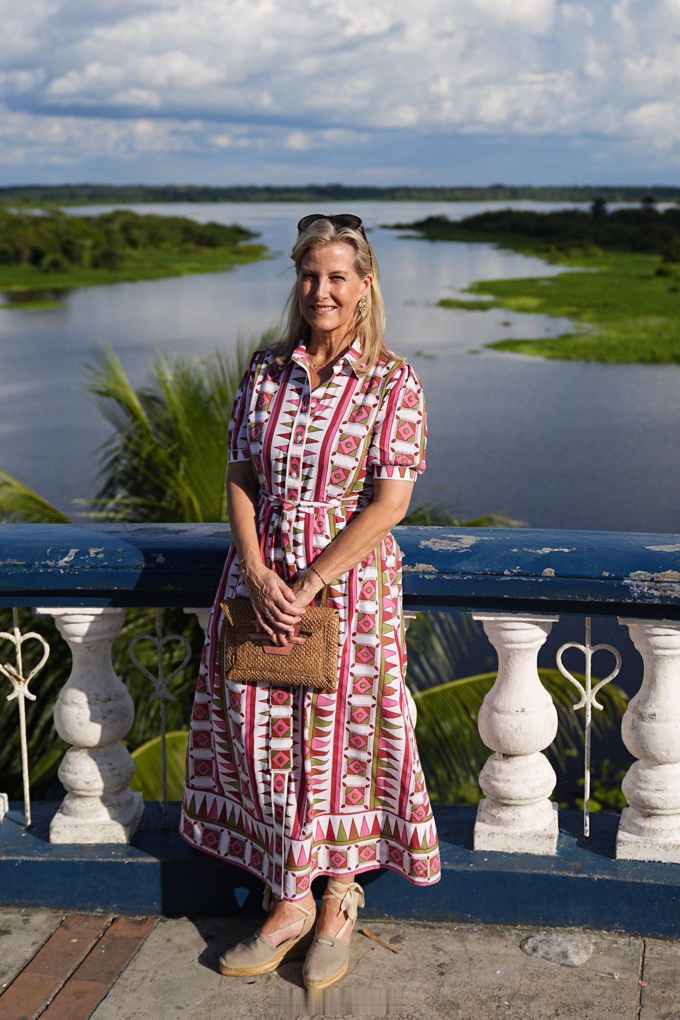 2025年11月11日，爱丁堡公爵夫人苏菲和英国驻秘鲁大使Gavin Cook在