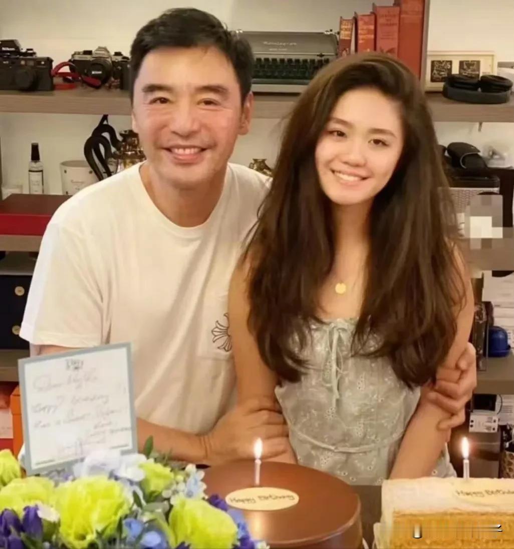 钟镇涛女儿，正式出道了！

6月5日，钟镇涛在社交平台发文，透露女儿钟懿将以音乐