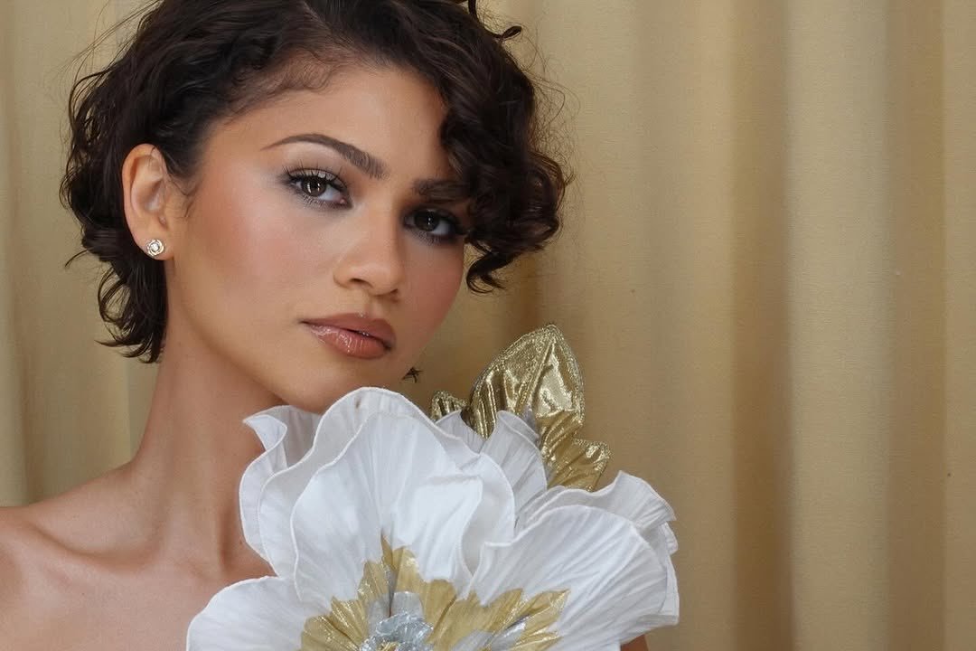 Zendaya 参加「ESSENCE “好莱坞黑人女性”颁奖典礼」红毯的礼服来自