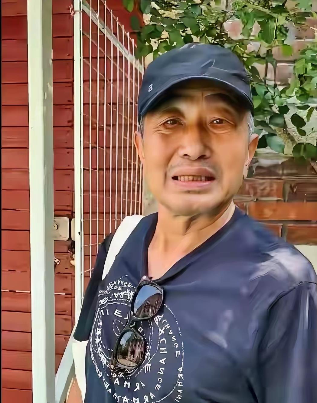 演员杜源今年68岁了，还要应聘当门卫，真的让人哭笑不得！
        杜源应