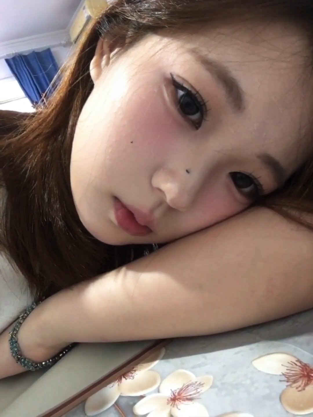 化妆化到一半下雨了，我一直在哭 