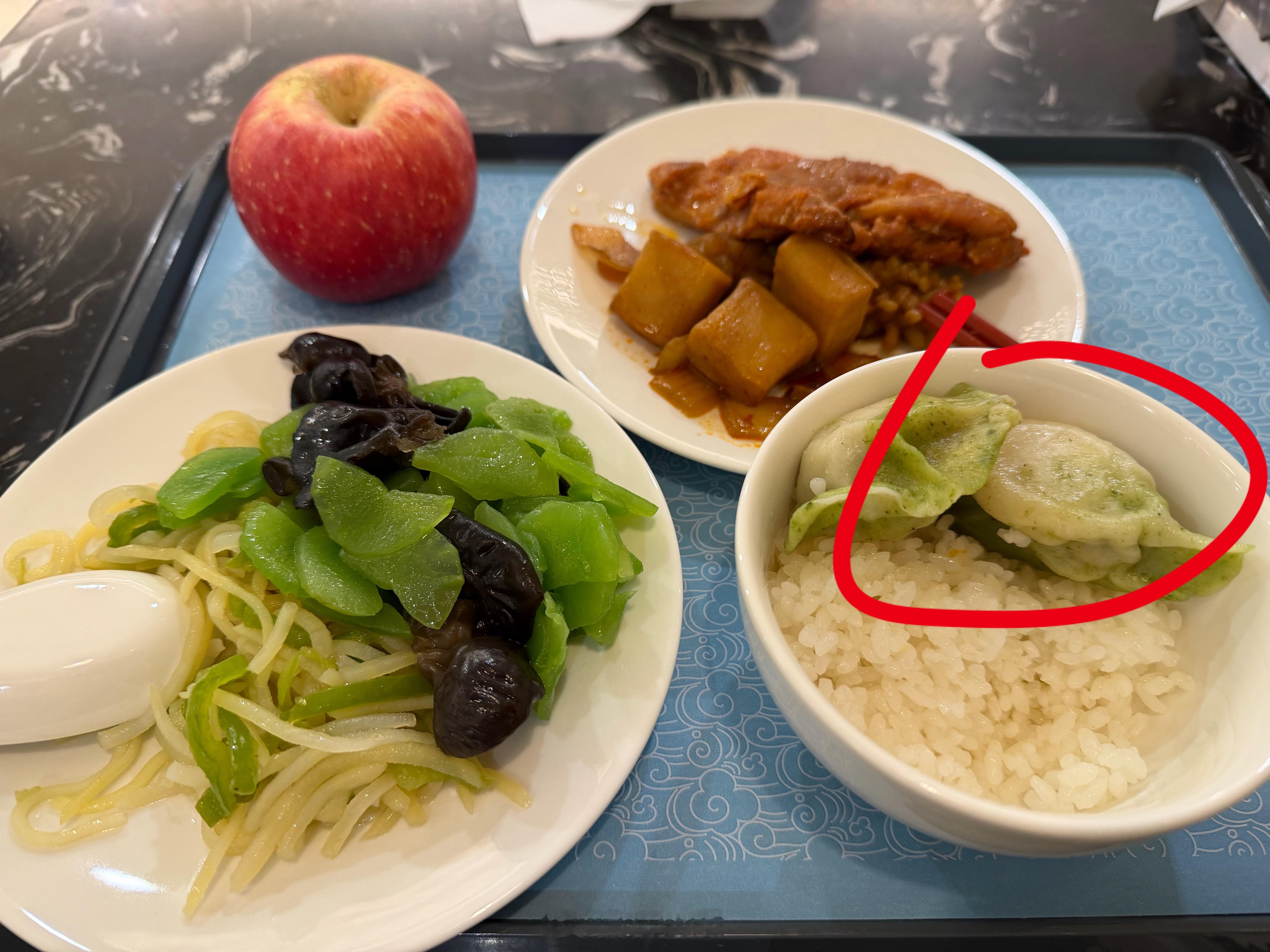 今天冬至，在首都机场国航休息室里吃到了“百财饺子”这个寓意给力冬至