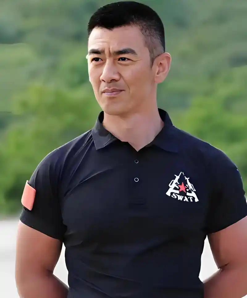 [微风]2004年，演员任天野突然接到大11岁继母的电话：“天野，我有了你爸的宝