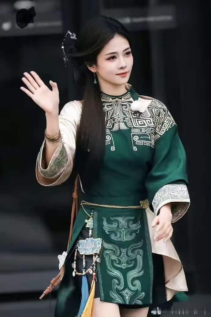 白鹿孟子义说今天穿长裤太开心了白鹿孟子义说穿长裤太开心了李晨说白鹿是开心果担当 