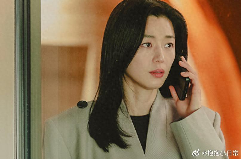 成毅主演的《赴山海》开播，吸引无数网友的关注，同期只有《灼灼韶华》与其对打，当大