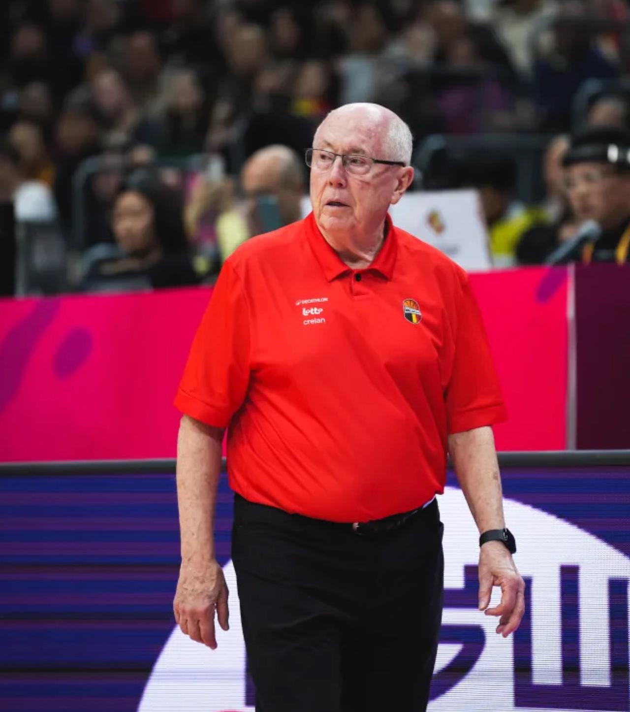 换教练，真能解决中国女篮目前困境吗？

只要中国女篮输球，我们的球迷就嚷嚷着换教