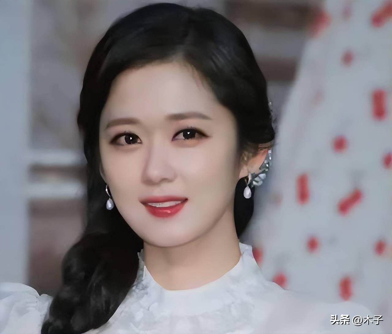 前一天还在社交平台分享日常的张娜拉，转眼就被全网传“意外离世”？这场越传越离谱的