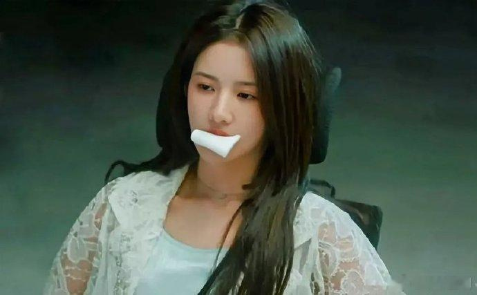 这剧拍的也太假了，这么绑人，一转眼都能跑二里地了 ​​​