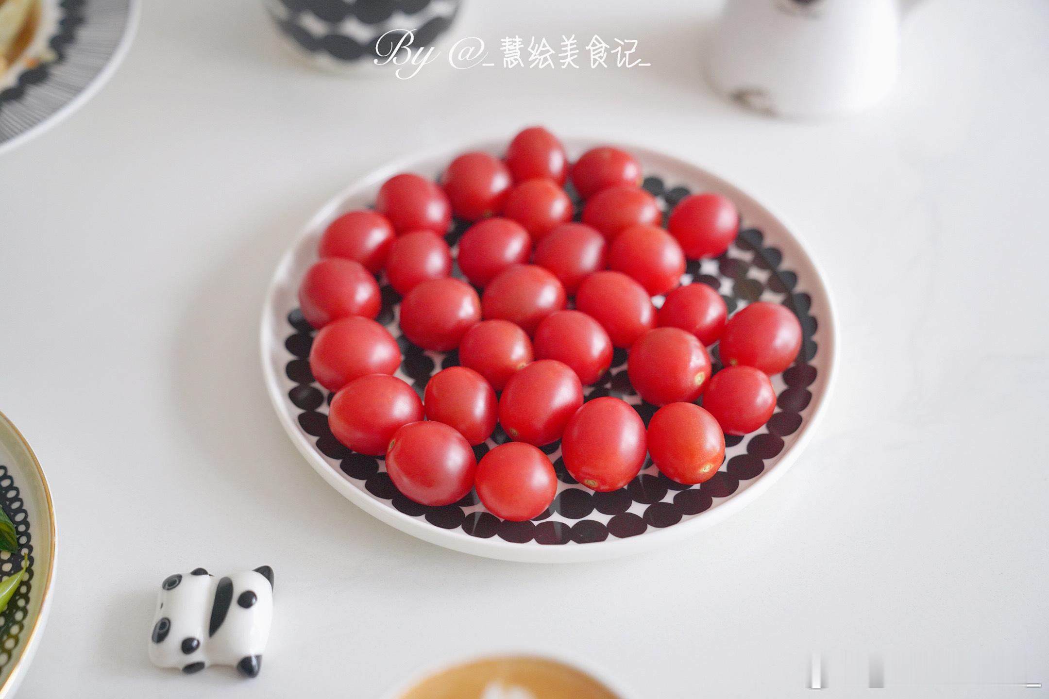 周五啦☕早餐蒜苗炒鸡蛋、番茄花菜、燕麦粥、大列巴、拿铁咖啡、小番茄~我的美食日记