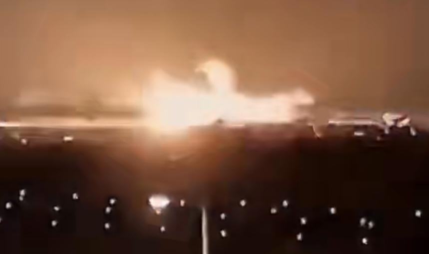 痛打以色列！今天以色列本-古里安国际机场遭遇伊朗和黎巴嫩真主党导弹和集束炸弹的袭