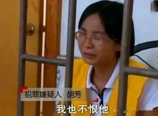 2010年，湖南郴州嘉禾县一名身形纤细的女孩招手拦下了一辆出租车，她吃力地将两个