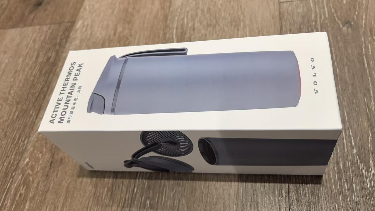 【宠粉福利来袭】
「出行随身暖，居家存鲜久」—— 沃尔沃旅行保温水壶免费送！36