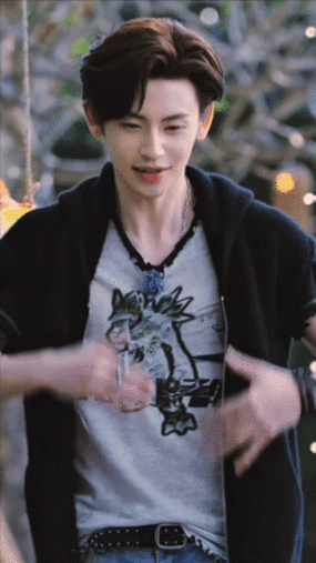 小鬼手势舞整张脸都在用力 救命他真的好可爱！跟着姚晓棠学手势舞，每一个五官都在努