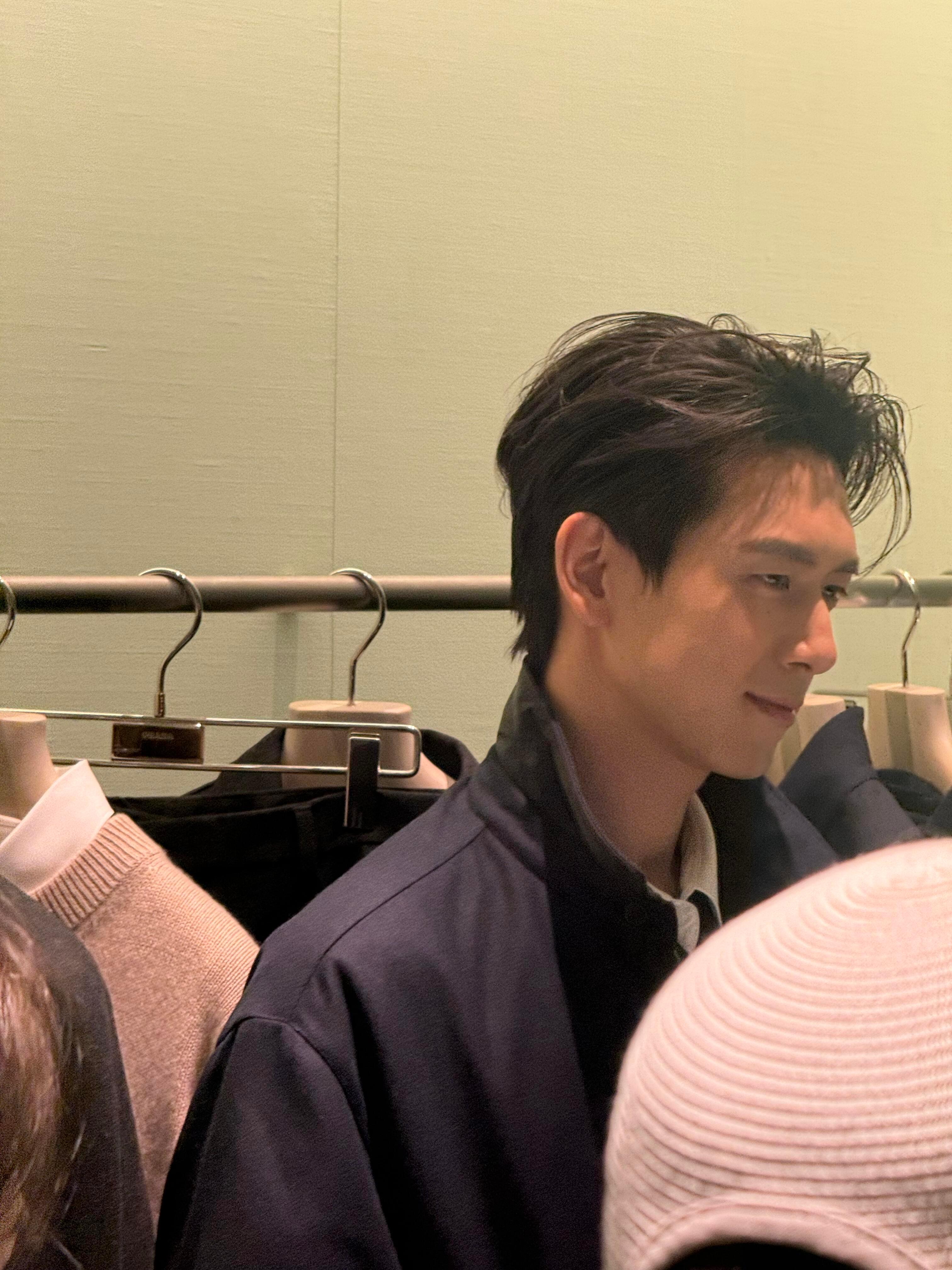 对是的，李现生图的神全武汉都在偶遇李现lxprada代言人李现 ​​​