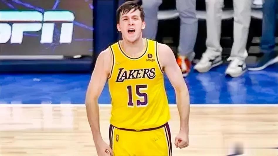 北京时间7月2日NBA湖人队官方宣布：与球员里夫斯达成4年5600万美元的早鸟顶