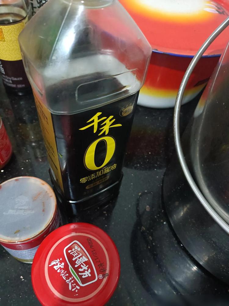 千禾酱油瓶身上那个醒目的