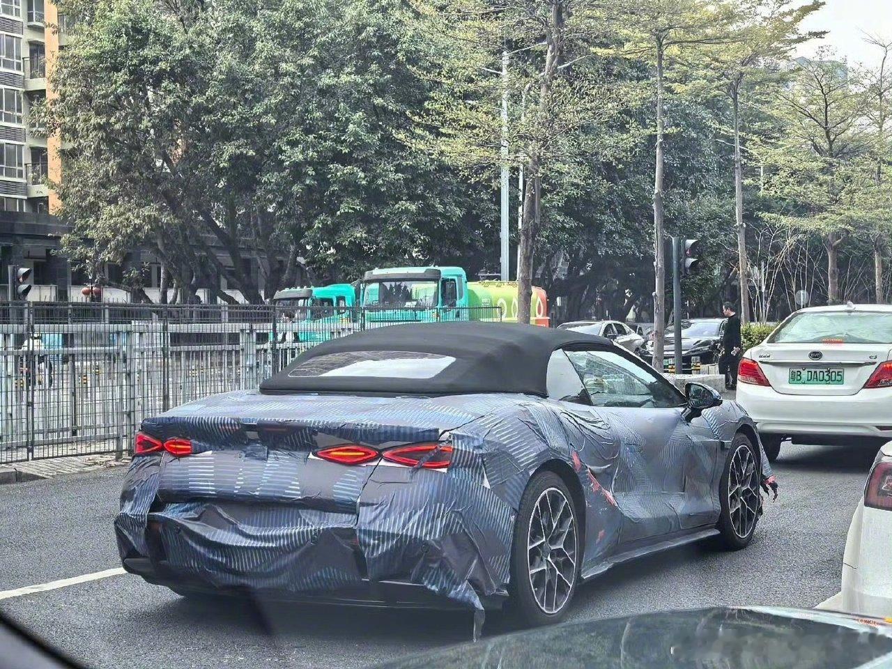 腾势这个跑车其实很有东西。看起来是个小众敞篷，实际上集合了比亚迪至今最先进的几个