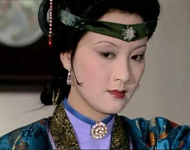 （一）鸳鸯刚烈拒婚无人阻，凤姐处事更圆滑
第四十六回“尴尬人难免尴尬事 鸳鸯女誓