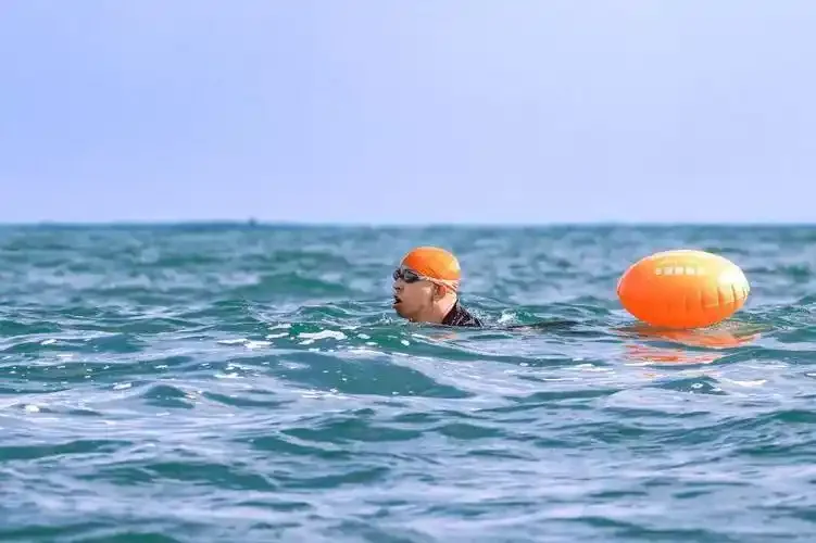 张朝阳横渡南澳岛饶平海湾！61岁企业家挑战
