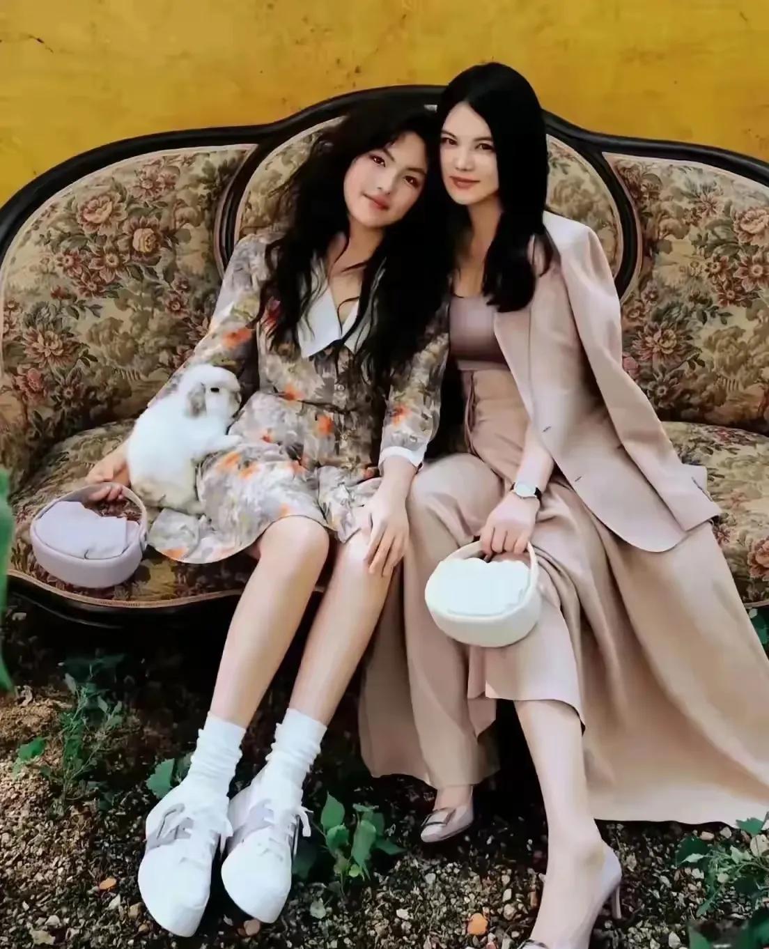 她是最幸福的星二代，因为她妈也让她成为了富二代！都说家里要有一个男人才好过，可她