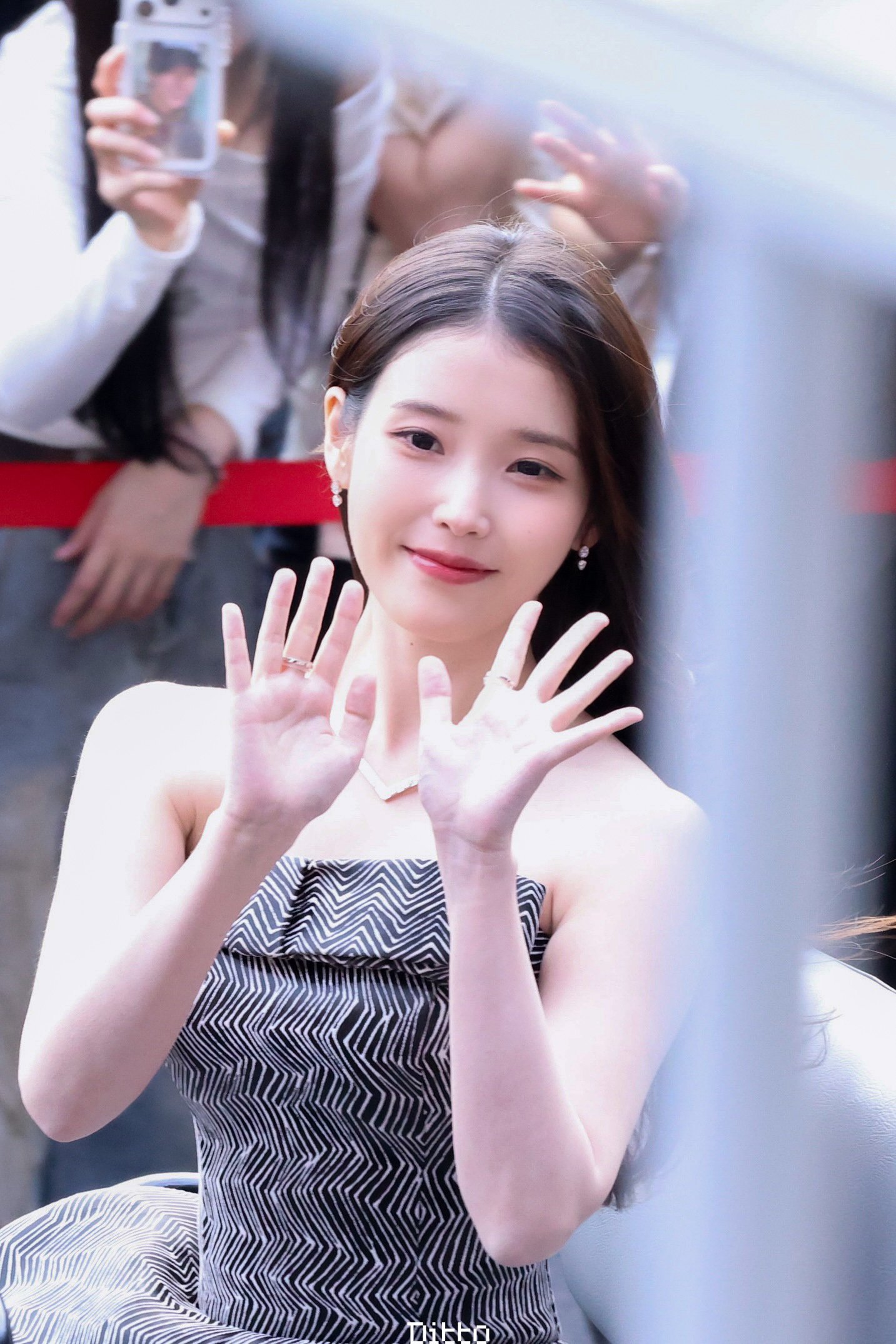 IU  🌸IU李知恩AAA2025年度演员大赏 251206 IU参加AAA颁