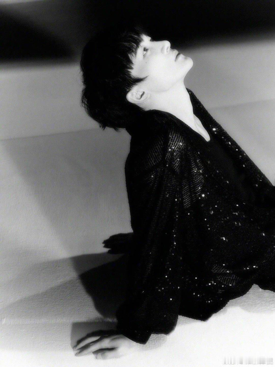 #周深[超话]# [照相机]#周深新专辑反深代词# [2024.04.07]🌟
