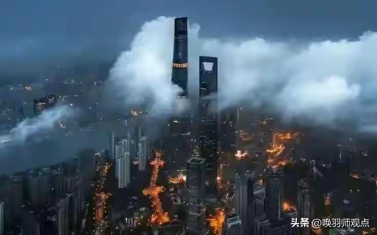 上周，某上市公司因收购资产暴雷，拟计提巨额商誉减值，股价连续跌停，散户血亏。三年