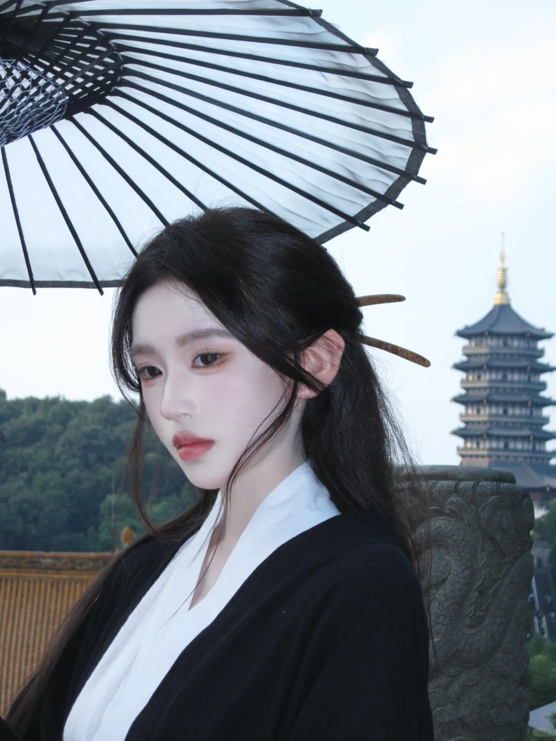 蹙凭她淡淡春山