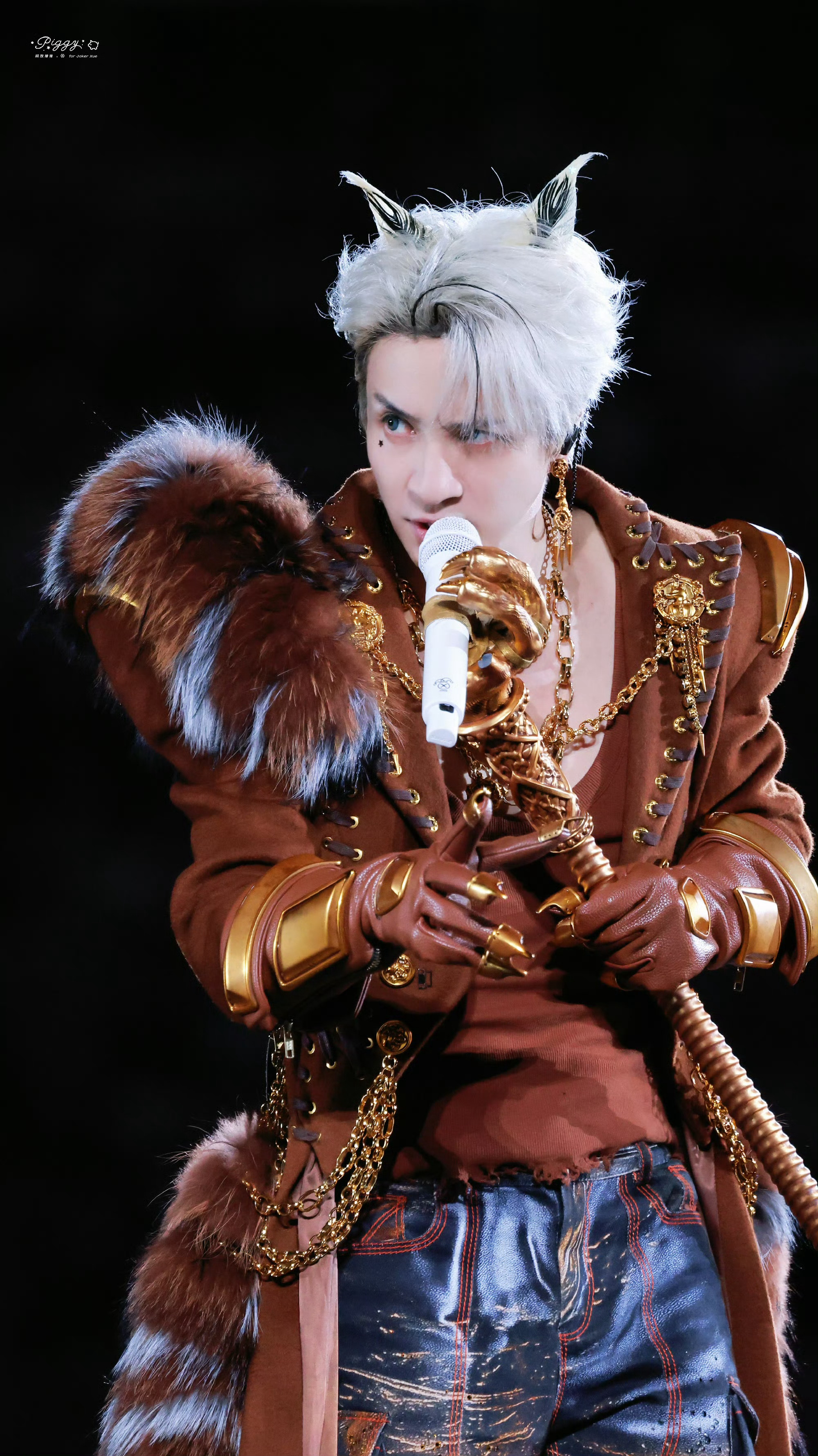 薛之谦抛话筒狂奔薛之谦抛话筒的神伟大的长沙场！抛话筒之神重磅回归🎙️神图不断存