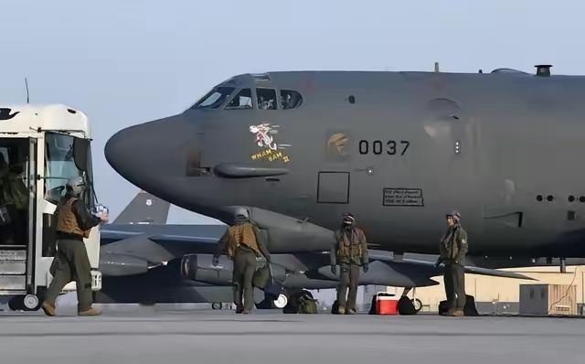 美国:你把自己的剑折断，我就不打你！
伊朗:你当我傻？我把剑折断，你打我打得更狠