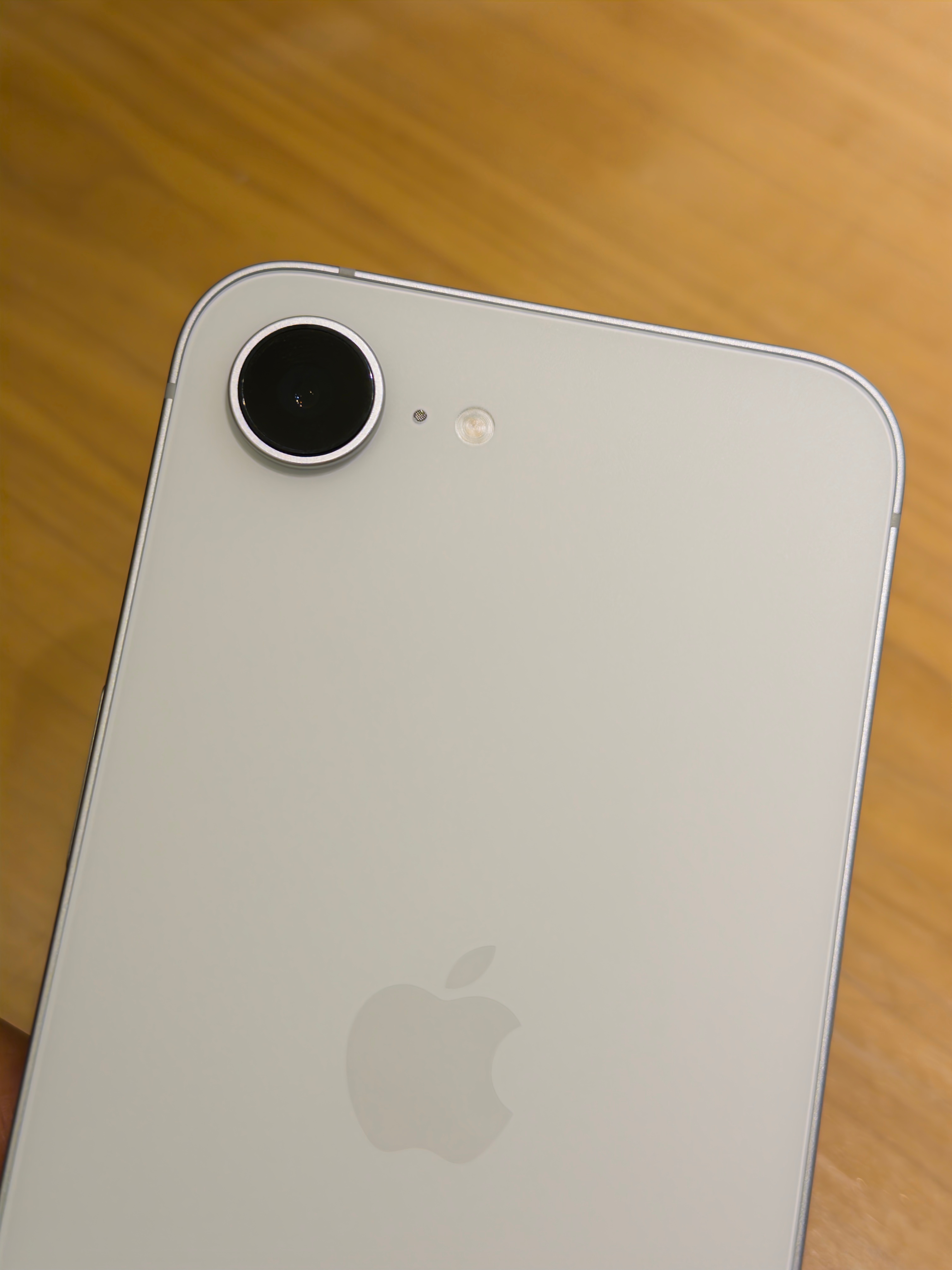 iPhone 17e真他娘的漂亮