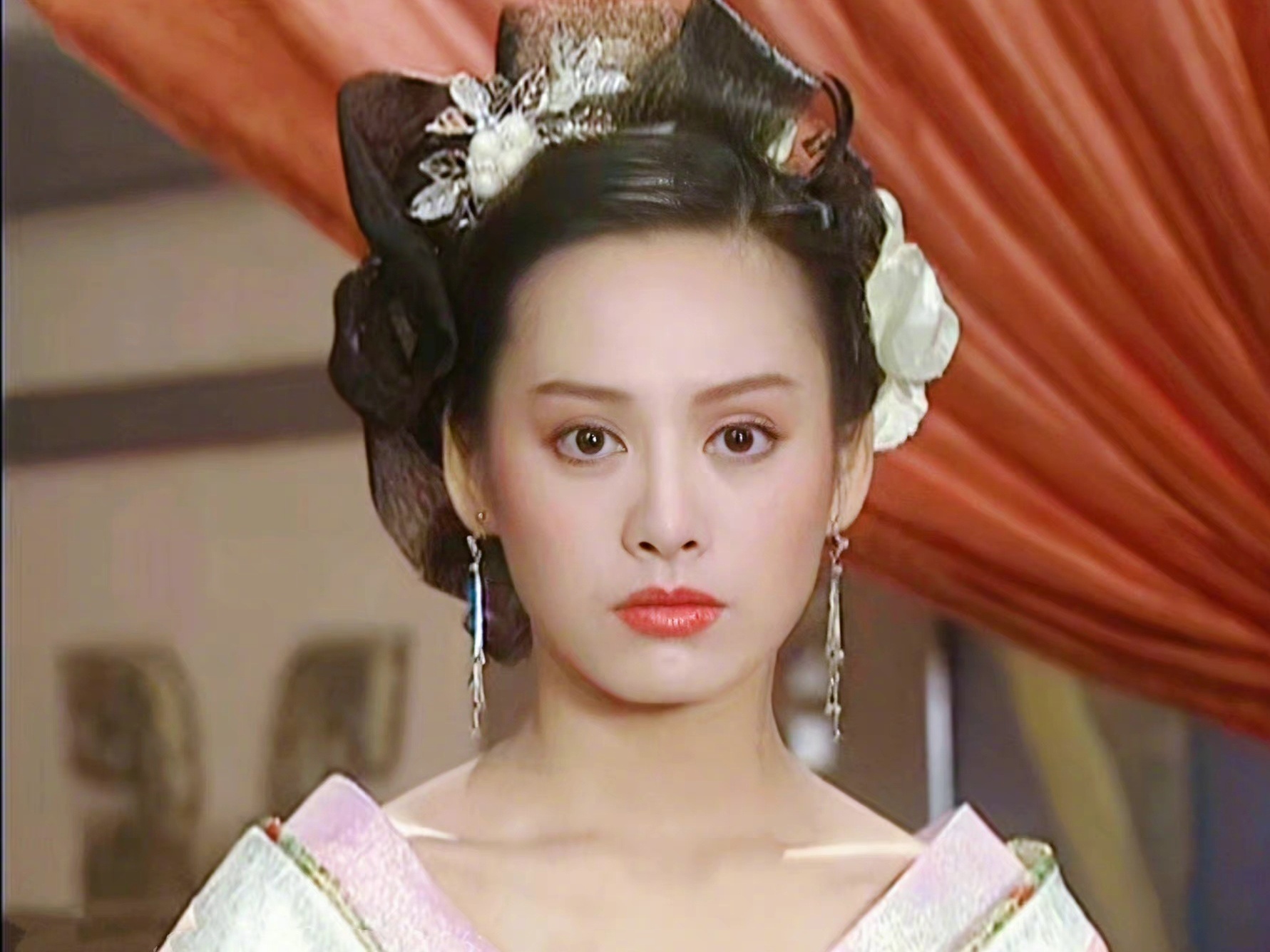 客观说宁静算不算大美女？自带少数民族血统却无异域感，是很有辨识度的中式浓颜🤔 